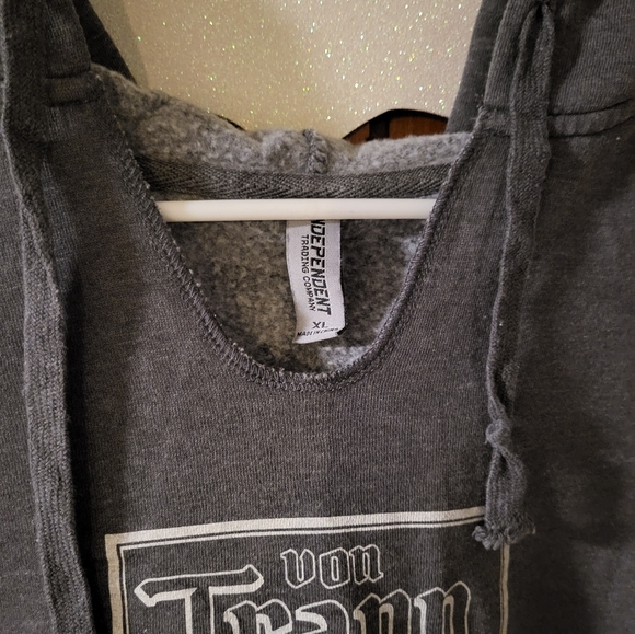 Trapp brewing Vermont hoodie, women's xl. - Picture 7 of 7